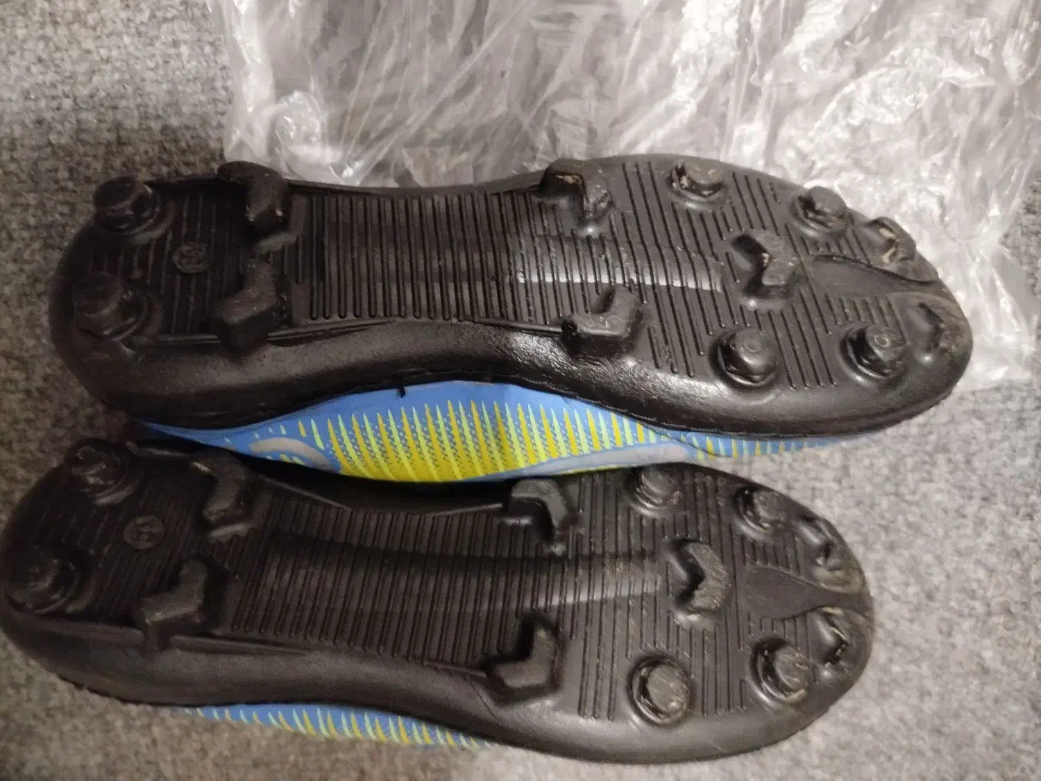 کفش فوتبال|تجهیزات ورزشی|فردیس, نگارستان|دیوار