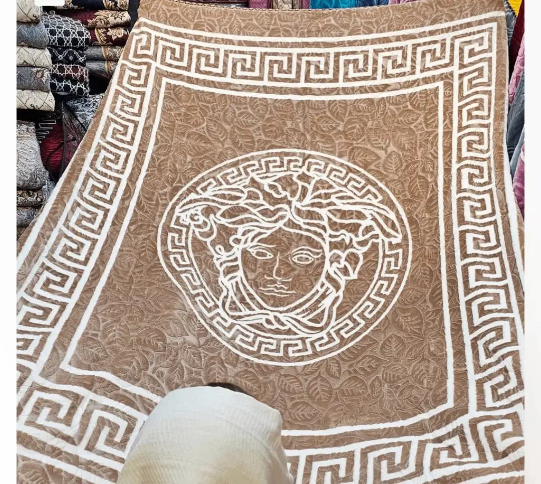 پتوی طرح ورساچ قواره بزرگ و درجهیک ( فروش عمده)|رختخواب، بالش، پتو|مشهد, محمدآباد|دیوار