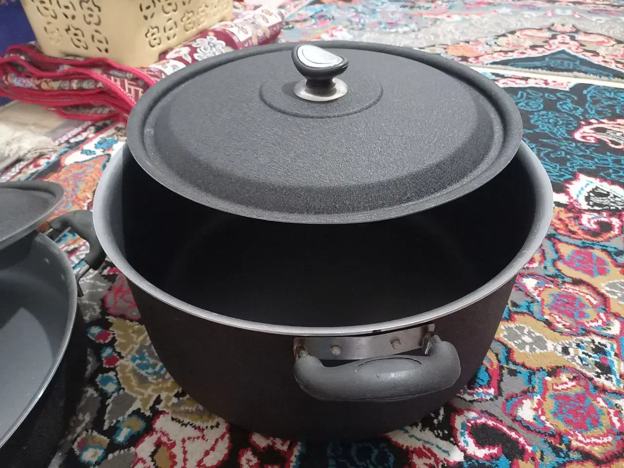 قابلمه وماهیتابه|ظروف پخت‌وپز|لاهیجان, خمیر کلایه|دیوار