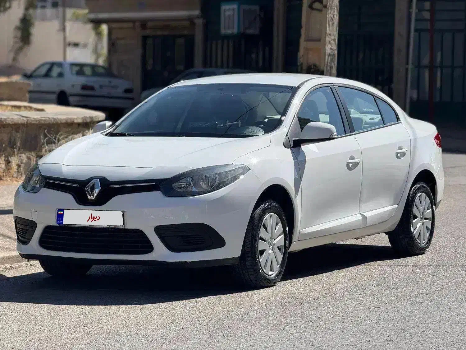 فلوئنس ۲۰۱۵ دنده وارداتی|خودرو سواری و وانت|همدان, |دیوار