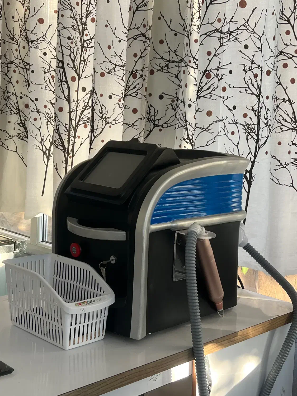 دستگاه کیوسیچ|پزشکی|صدرا-فارس, فاز ۱|دیوار