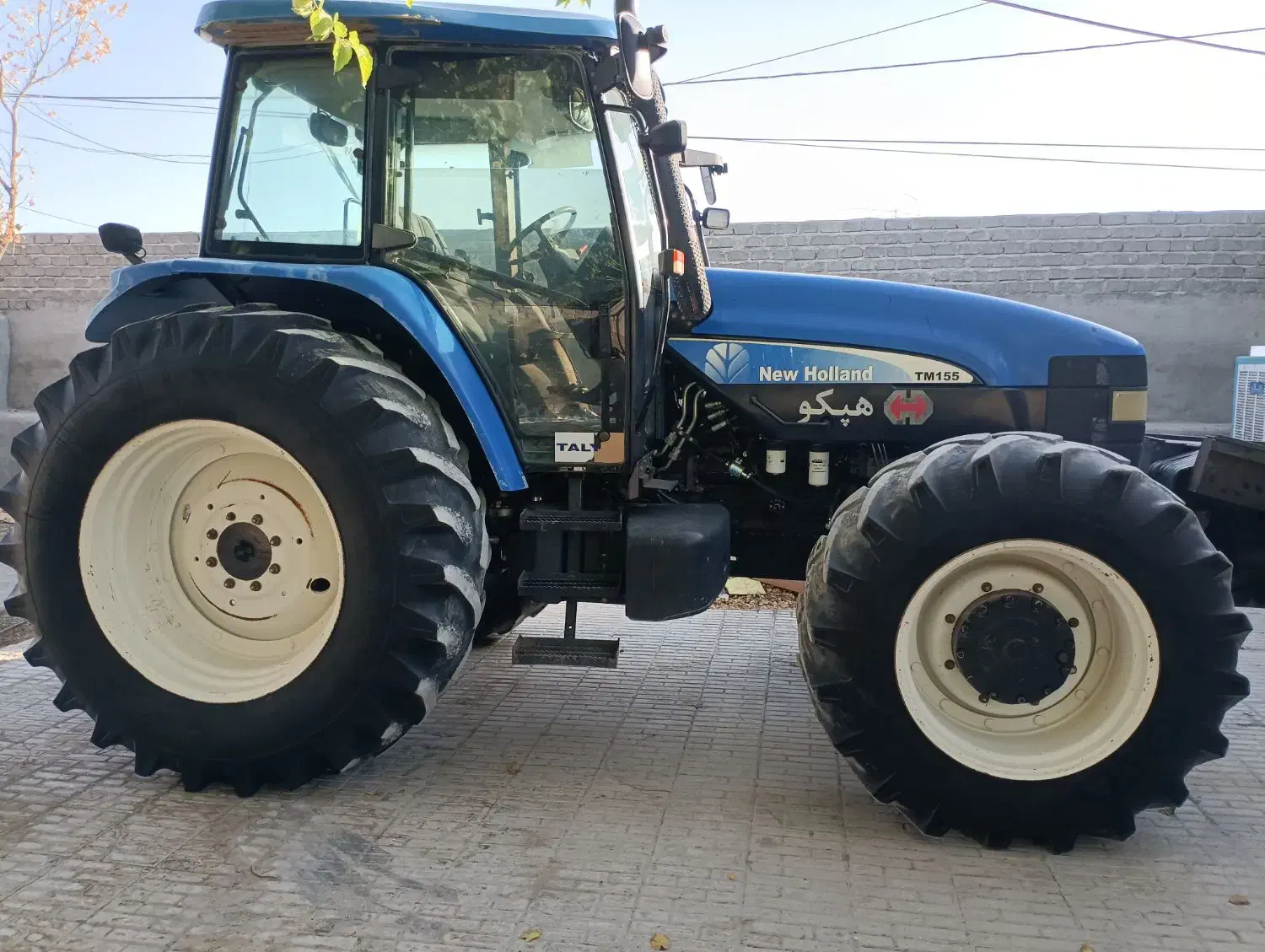 تراکتور نیوهلند اسکریپر و کمبینات|خودرو سنگین|صدرا-فارس, فاز ۱|دیوار