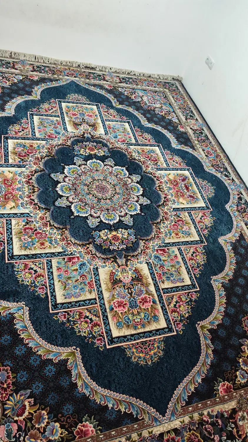 فرش ۷۰۰ شانه ۱۲ متری طرح ناردون|فرش|صدرا-فارس, فاز ۱|دیوار