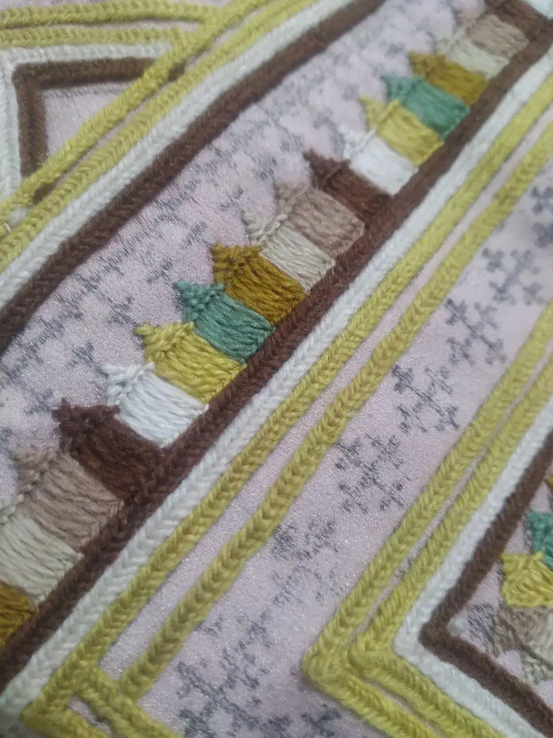 شیرازه و آینه|لباس|ایرانشهر, |دیوار