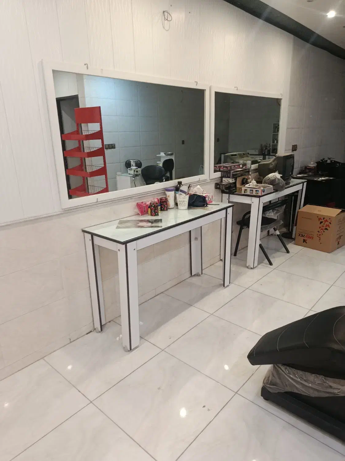 دکور و صندلی ارایشگاه|آرایشگاه و سالنهای زیبایی|کاشان, لتحر|دیوار