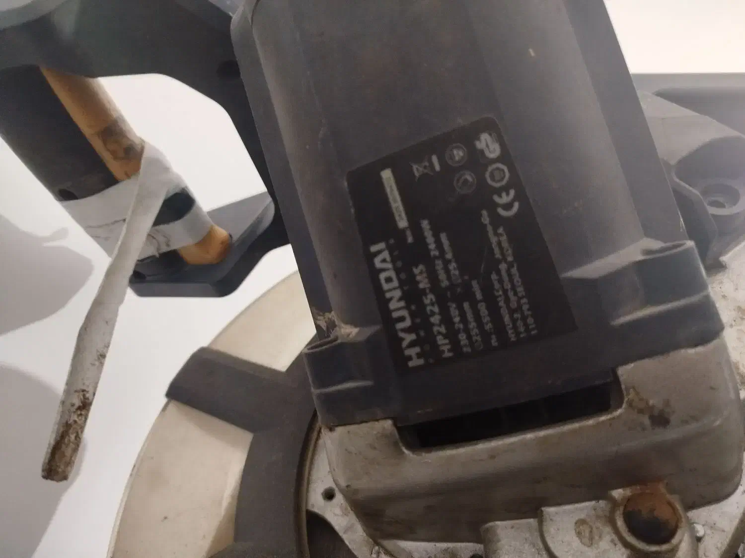 فارسی بر میخکوب|ابزارآلات|گنبد کاووس, |دیوار