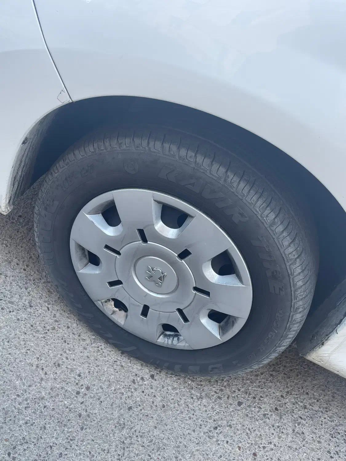 ۳ عدد لاستیک پژو|قطعات یدکی و لوازم جانبی|شیراز, فرهنگ شهر|دیوار