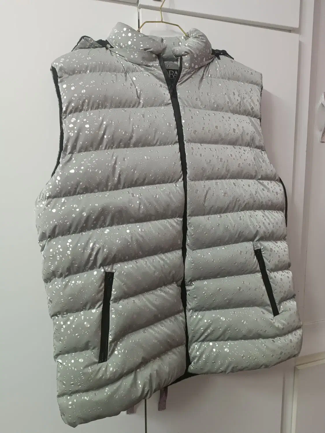 پافر شبرنگی|لباس|گلبهار, شهر جدید گلبهار|دیوار