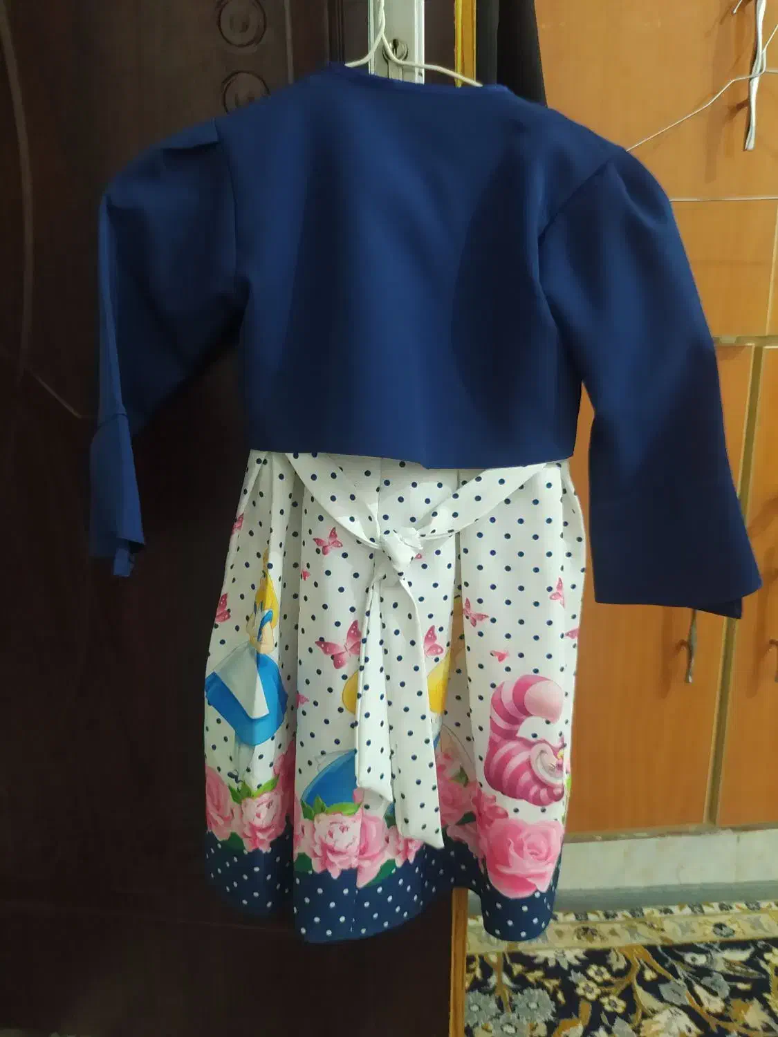 لباس‌دخترونه|لباس|مسجد سلیمان, |دیوار