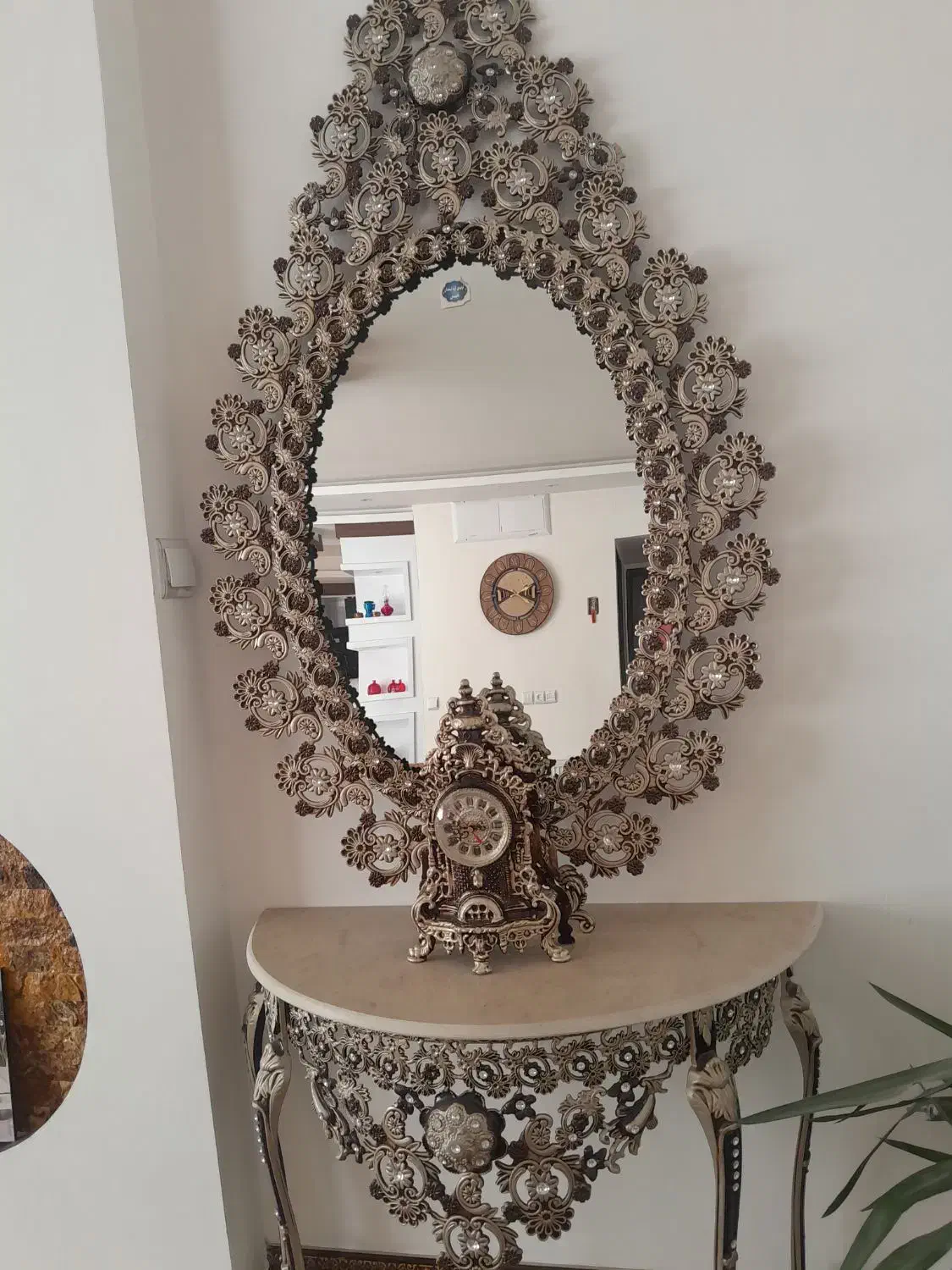 اینه و ساعت درحد نو سالم|آینه|پیر بکران, |دیوار