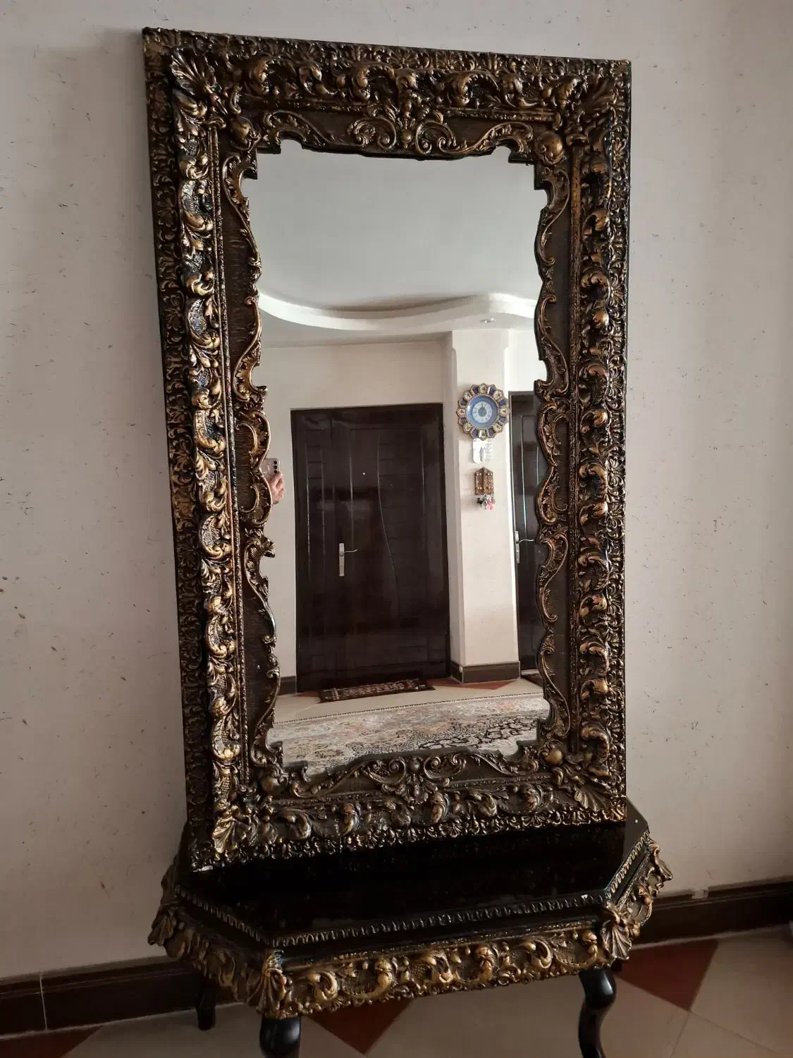 آینه|آینه|برخوار, |دیوار