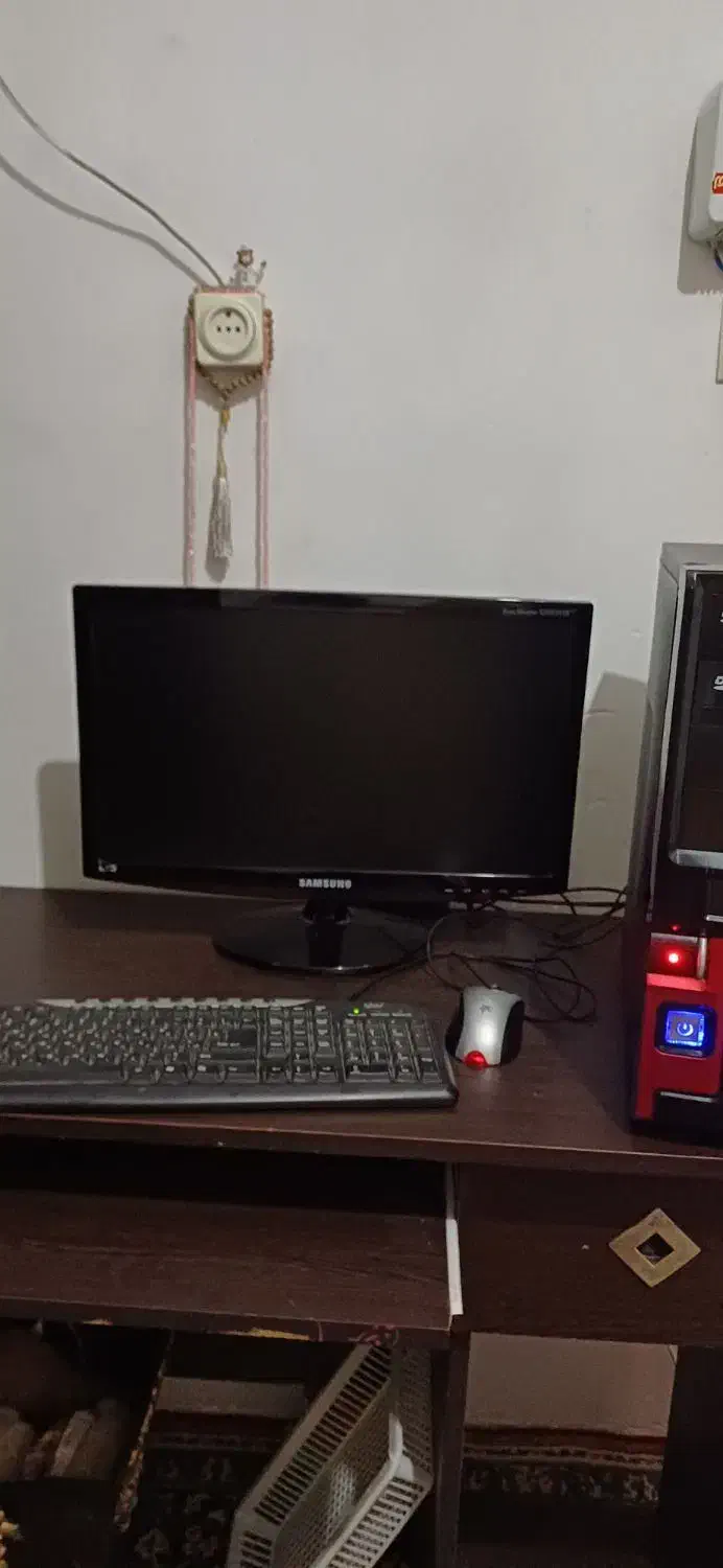 کامپیوتر|رایانه رومیزی|صومعهسرا, |دیوار