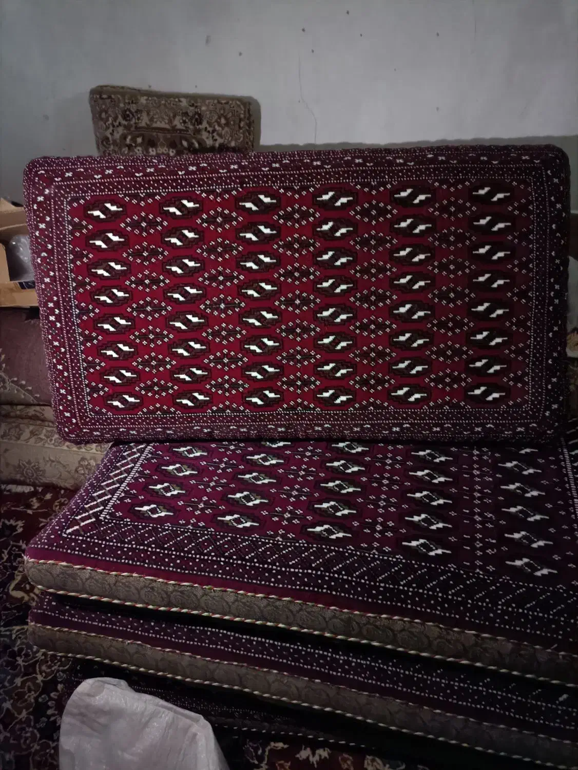 پشتی ترکمن|پشتی|سنندج, |دیوار