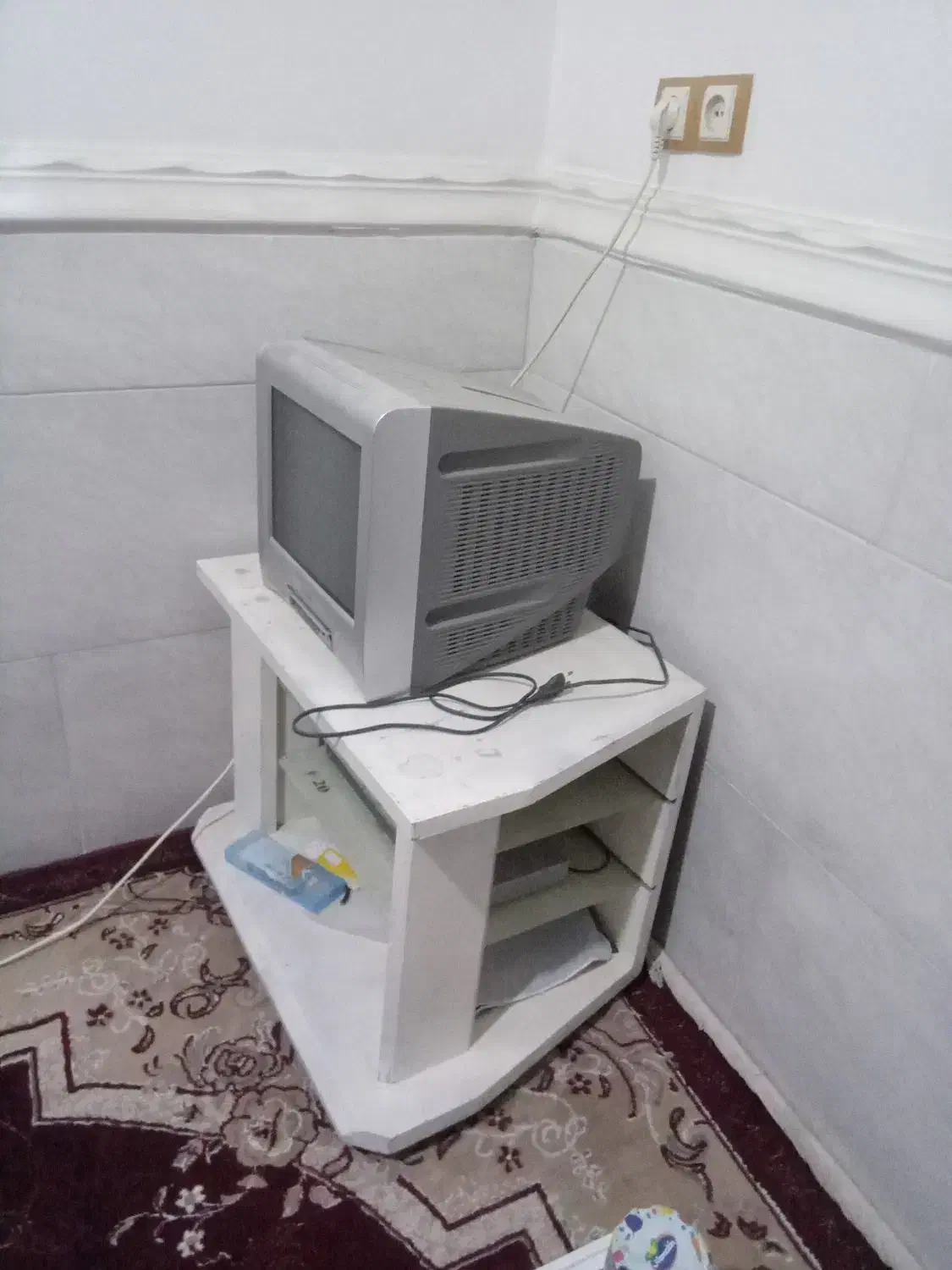 تلویزیون ۱۴ اینچ اصل|تلویزیون و پروژکتور|برازجان, |دیوار