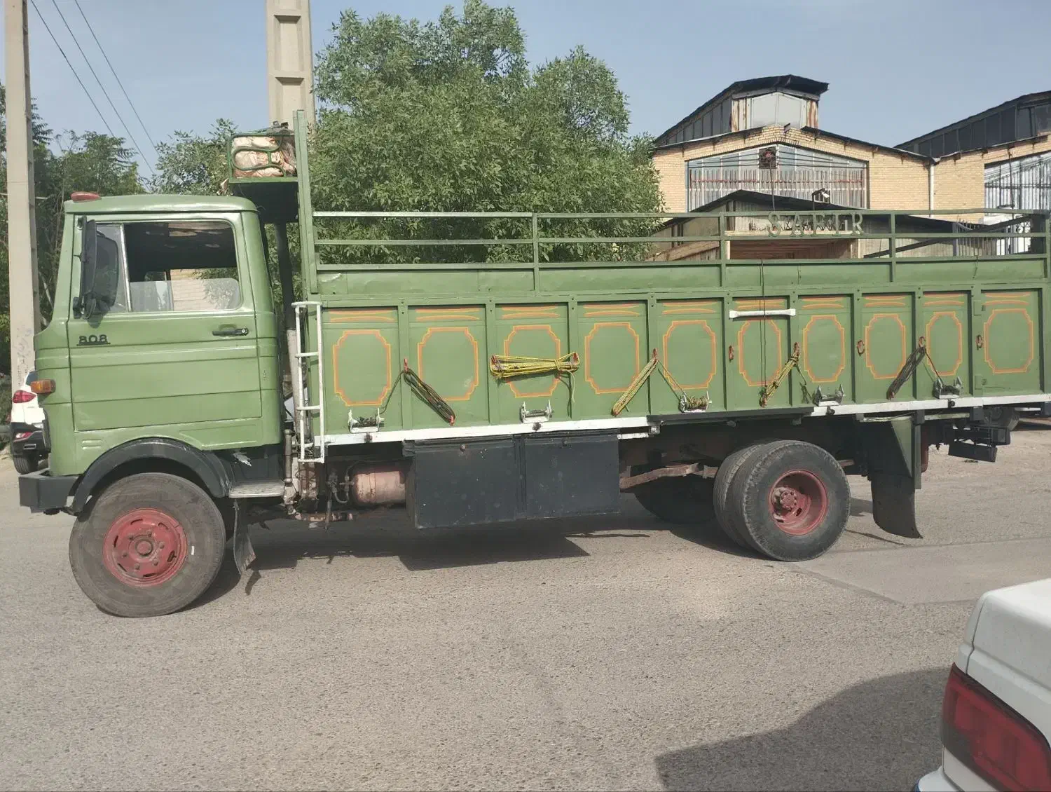 خاور ۸۰۸|خودرو سنگین|دهق, |دیوار