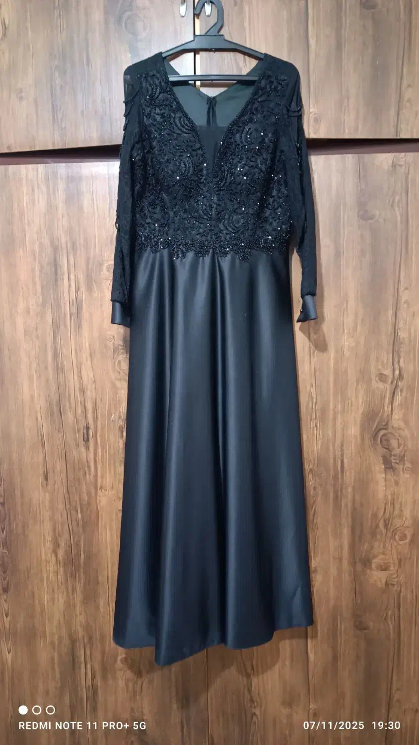 لباس مجلسی|لباس|زرندیه, |دیوار