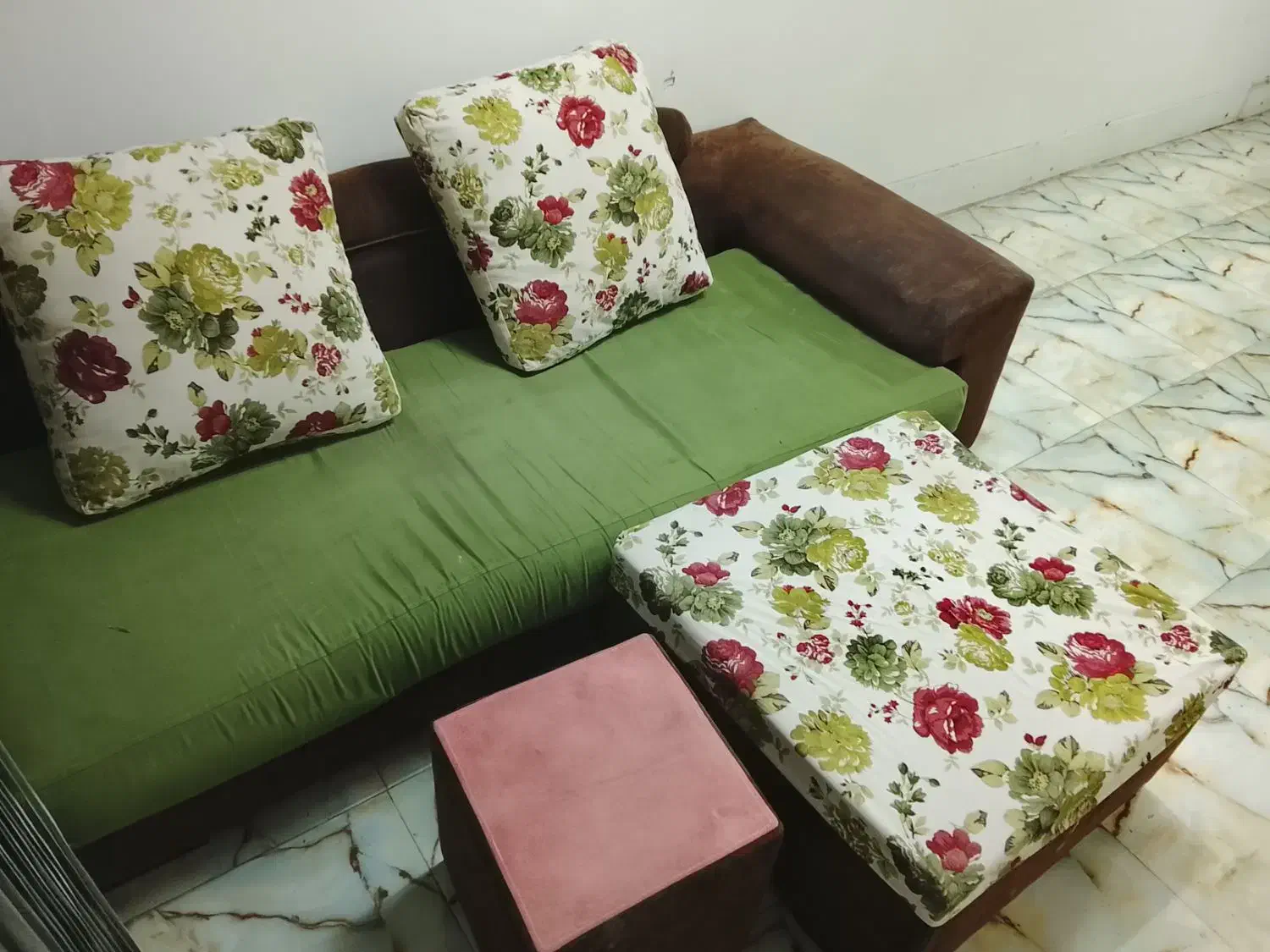 مبل دو نفره با جلو مبلی|مبلمان خانگی و میز عسلی|رشت, نظری|دیوار