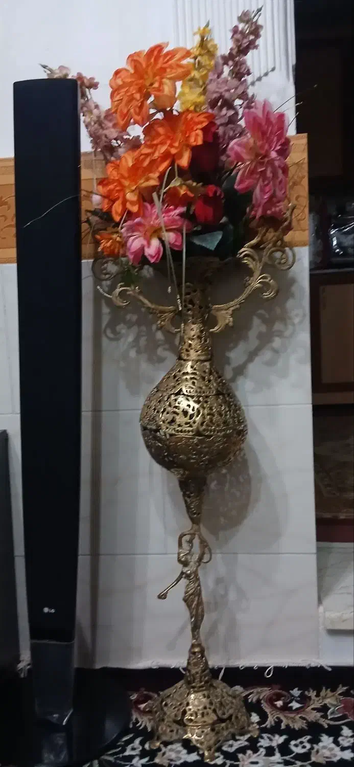 تعدادی لوازم منزل|مبلمان خانگی و میز عسلی|اقبالیه, |دیوار