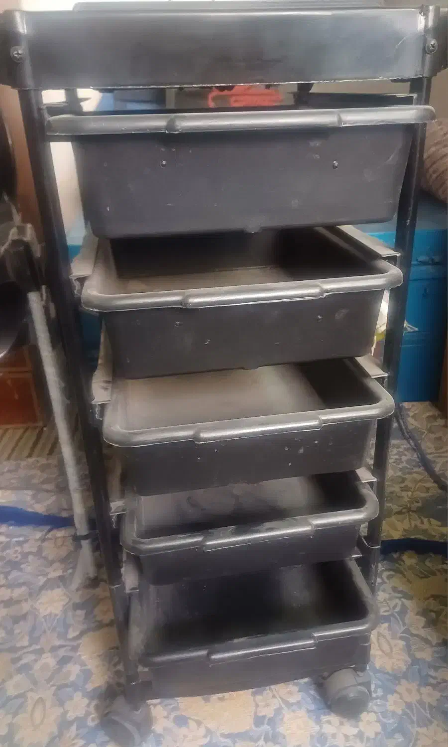 ۳ عدد ترولی|آرایشگاه و سالن‌های زیبایی|کرمان, |دیوار