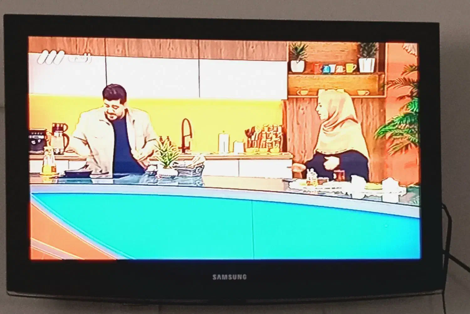 تلوزیون LCD ۳۲اینچ|تلویزیون و پروژکتور|نهاوند, |دیوار