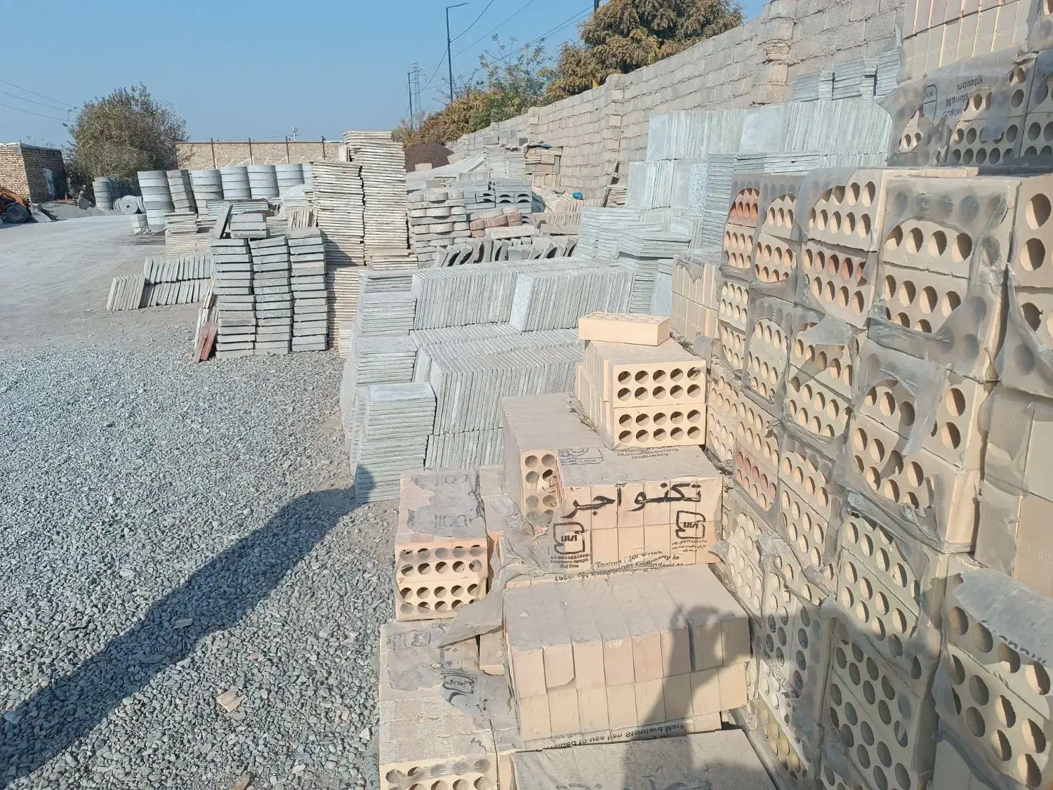 کارگر برای کار در مصالح ساختمانی  رانندگی با نیسان|استخدام معماری، عمران و ساختمانی|قرچک, محمد آباد|دیوار