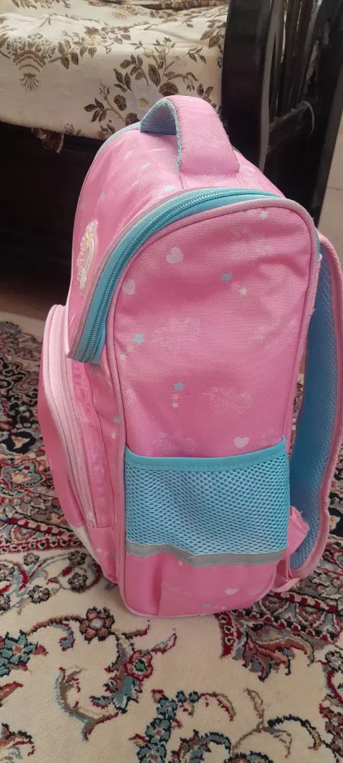 کیف مدرسه|کیف، کفش، کمربند|اصفهان, گورت|دیوار