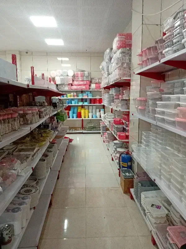 واگذاری مغازه با تمامی وسایل|اجارهٔ مغازه و غرفه|بروجن, |دیوار