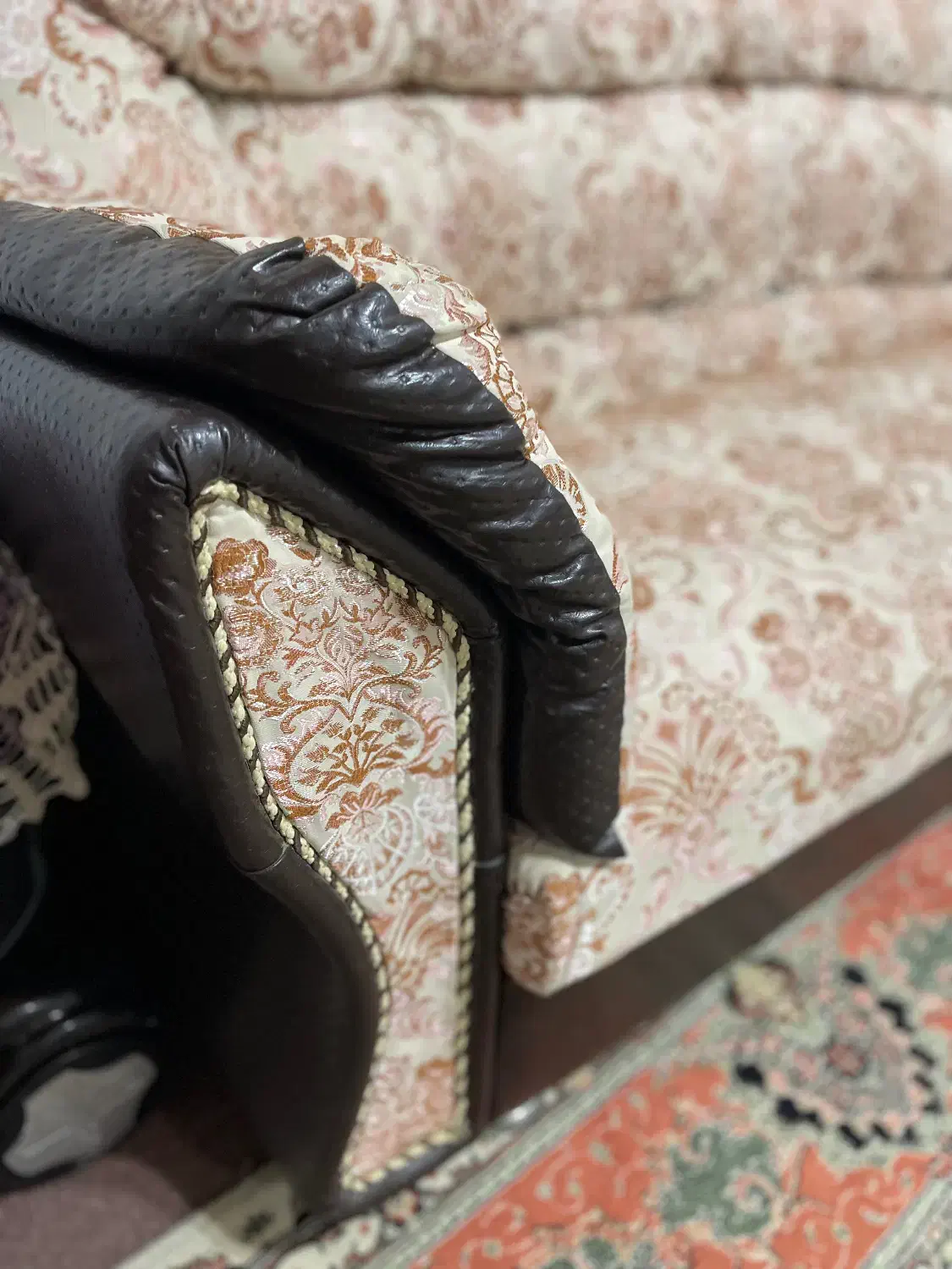 مبل  هفت نفره بسیار تمیز|مبلمان خانگی و میز عسلی|صومعه‌سرا, |دیوار