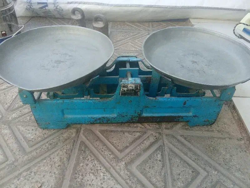 ترازو قدیمی ۳۰کیلیویی سالم مارک حساس|فروشگاه و مغازه|شهرضا, |دیوار