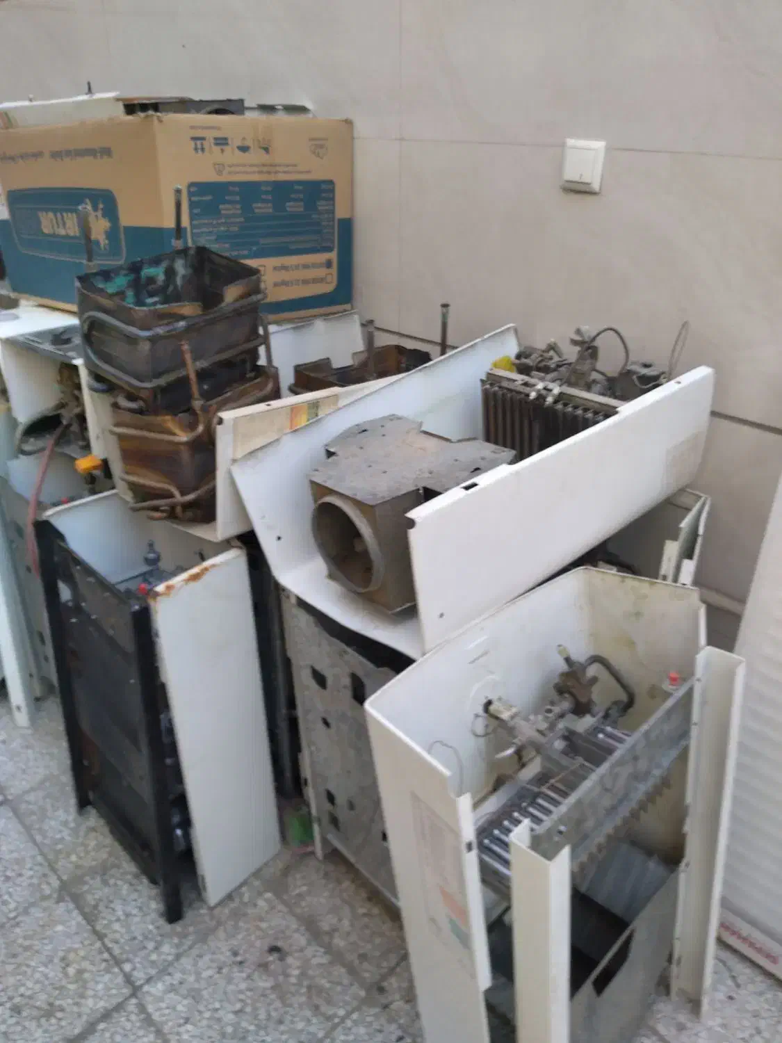 فروش و خریدار آبگرمکن و پکیج و رادیاتور آلمینیومی|آبگرمکن، پکیج، شوفاژ|اصفهان, لاله|دیوار