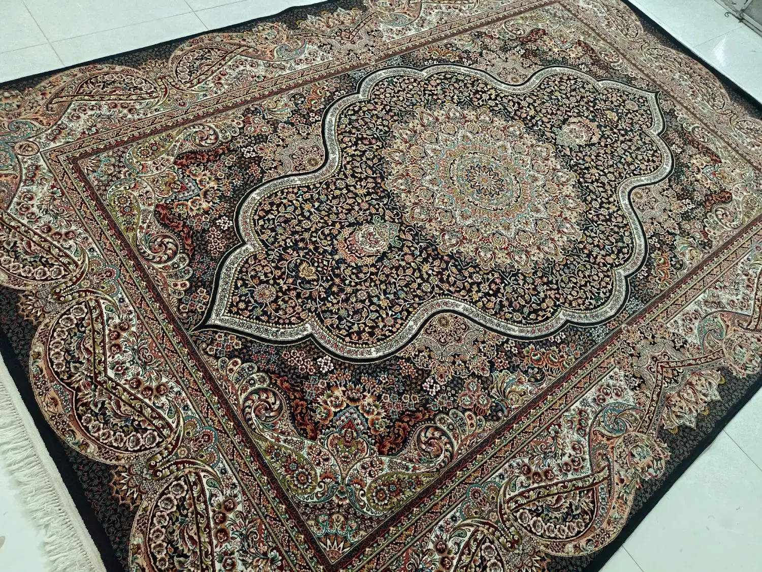 ۴ تخته فرش ماشینی ۹متری۷۰۰شانه و۱۲۰۰شانه در حدنو|فرش|تبریز, |دیوار