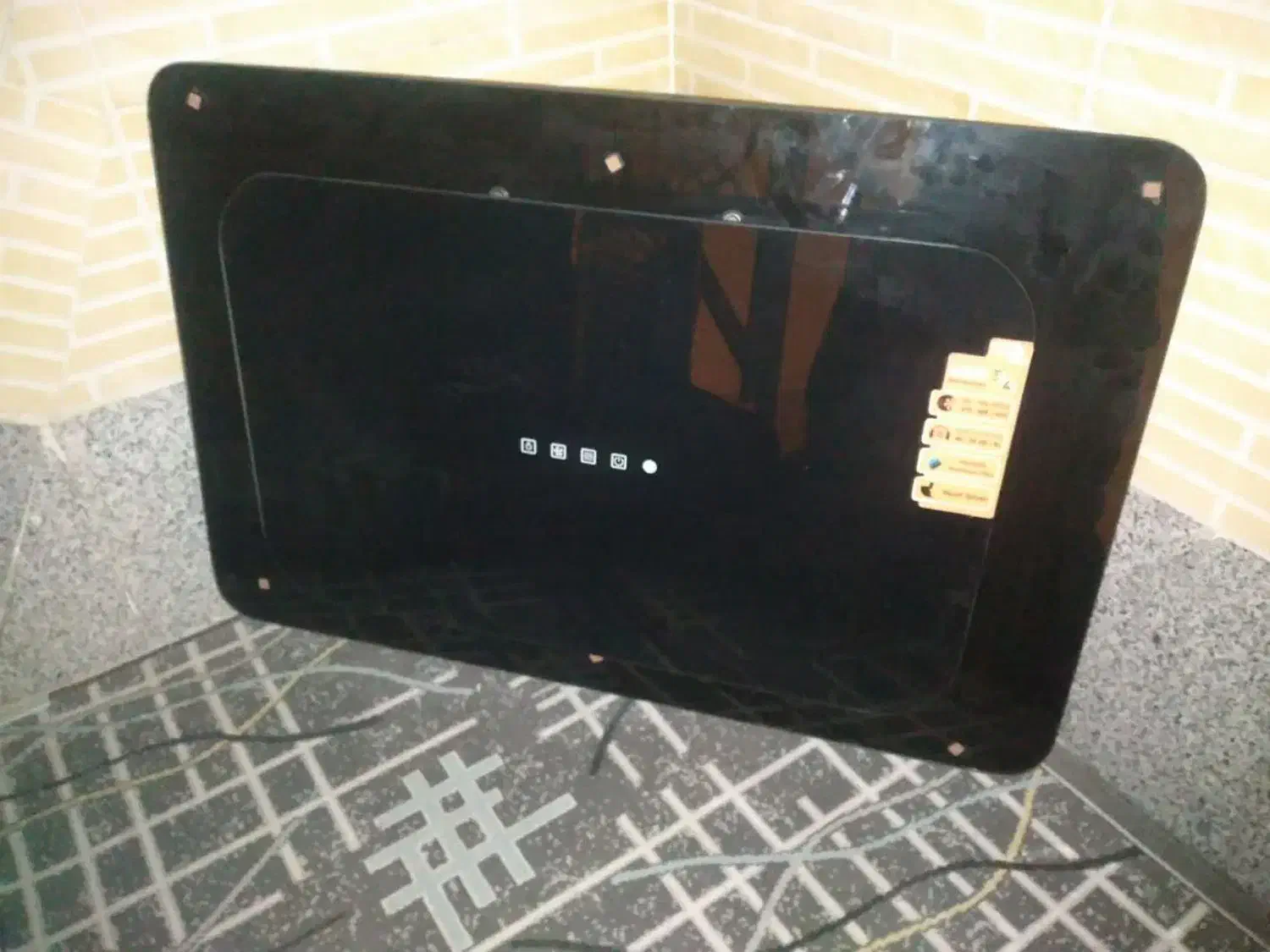 هود|هود|شاهین‌شهر, عطار|دیوار