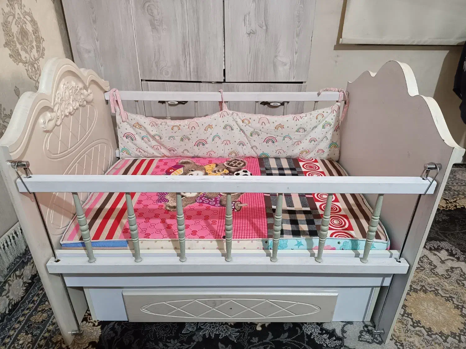 تخت گهواره شو کودک در تهران شهر قدس قلعه حسن خان|تخت و صندلی بچه|قدس, شهر‌قدس|دیوار