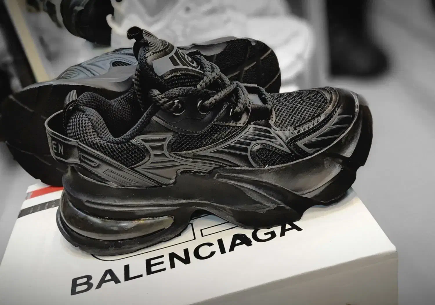 کفش و کتونی بالنسیاگا|کیف، کفش، کمربند|مشهد, دانش|دیوار