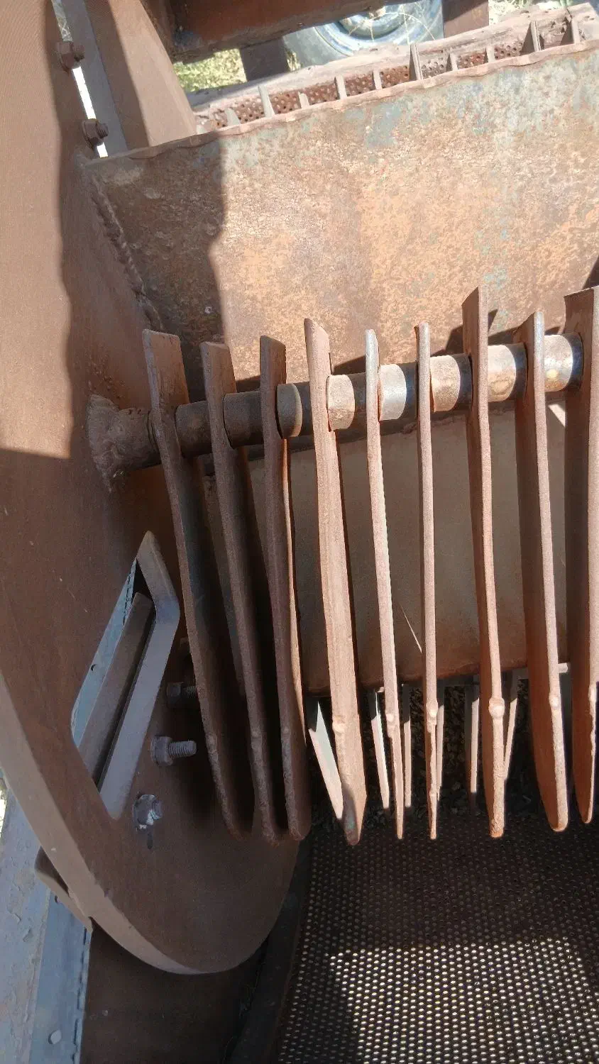 آسیاب بزرگ و کراشر|ماشین‌آلات صنعتی|اردبیل, |دیوار