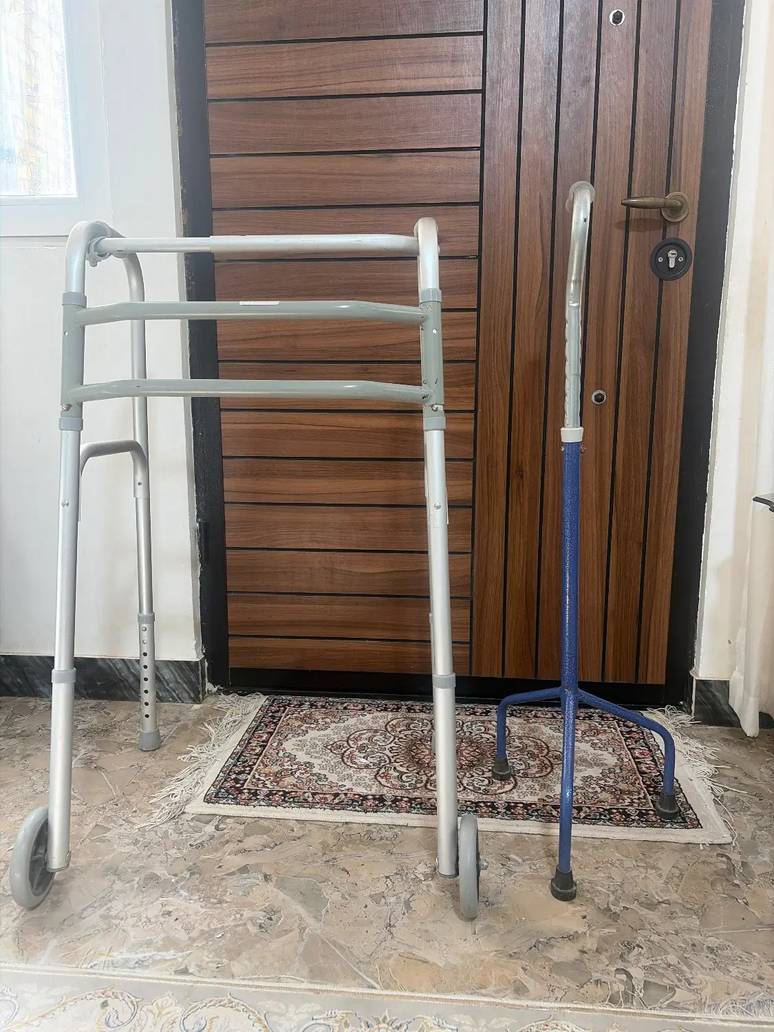 واکر|پزشکی|چهارباغ, |دیوار