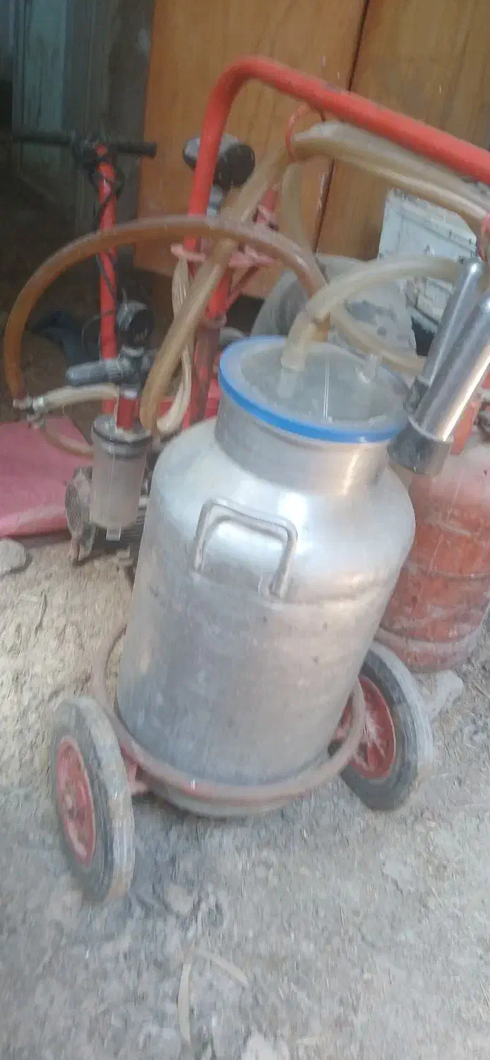 یک دستگاه شیردوش سالم|لوازم جانبی حیوانات|مرودشت, دولت آباد|دیوار