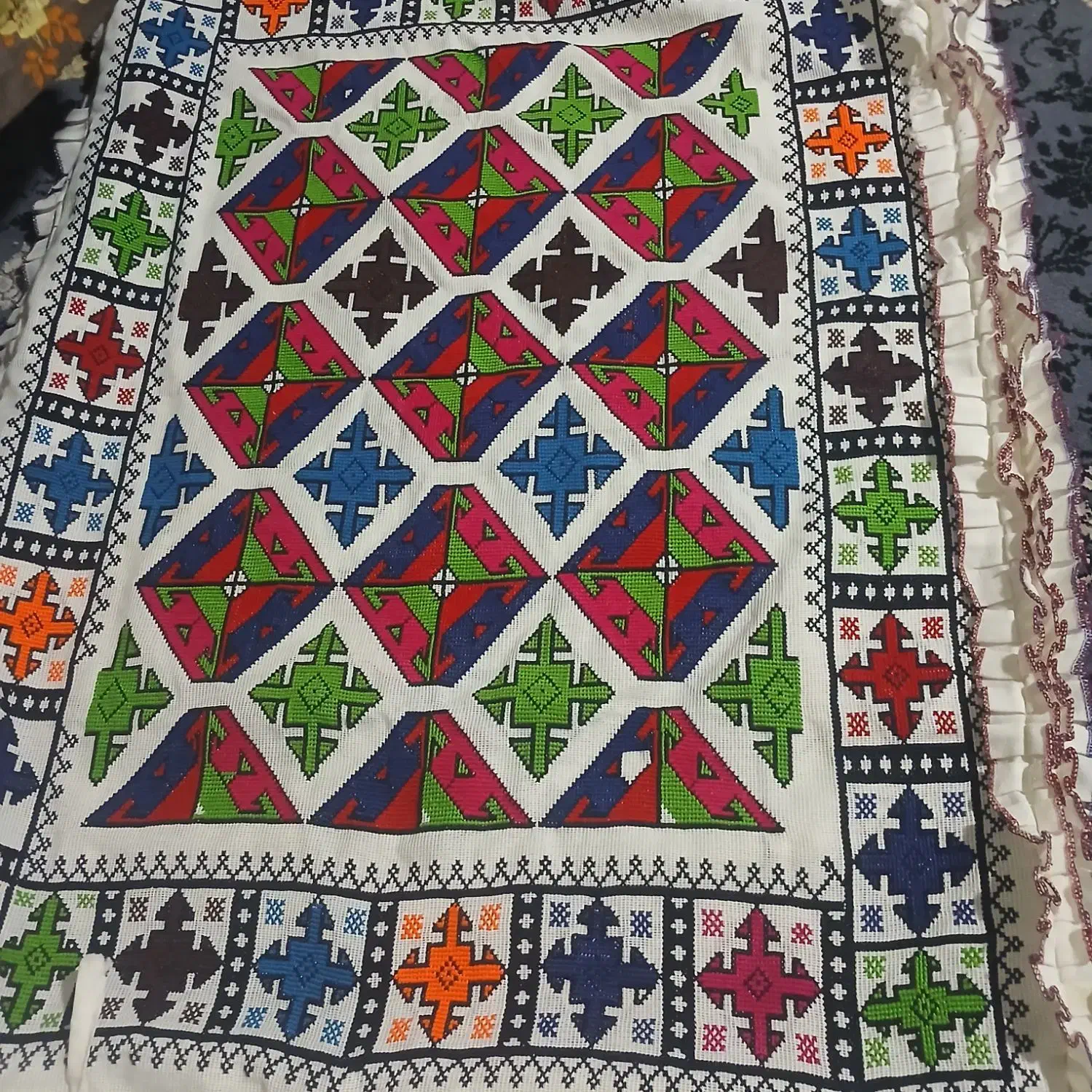 یک جفت بالشت|رختخواب، بالش، پتو|ایرانشهر, |دیوار