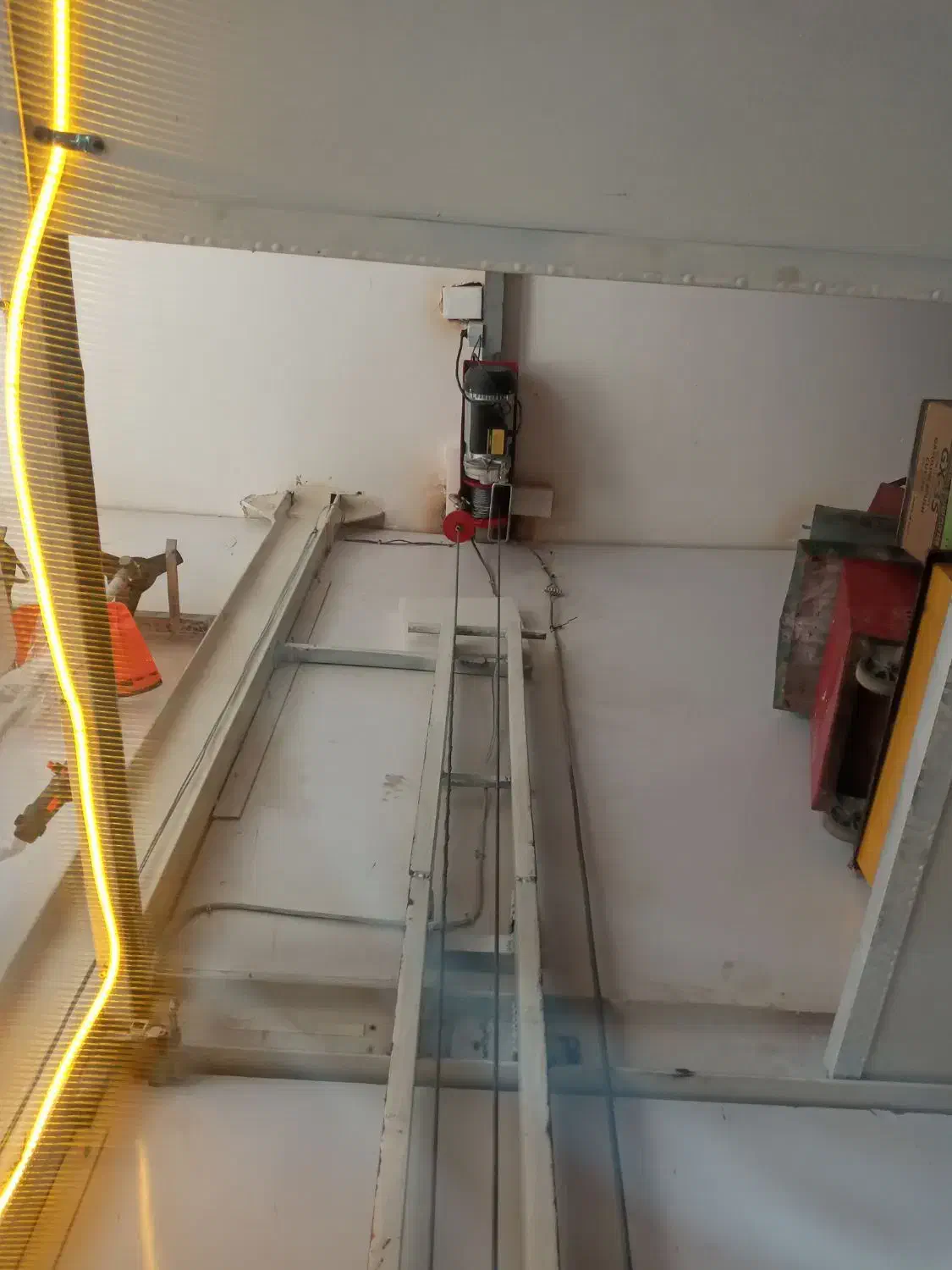 نصب و تعمیر انواع بالابر  نفر بر و باری و کرکره|خدمات پیشه و مهارت|پاکدشت, خاتون آباد|دیوار