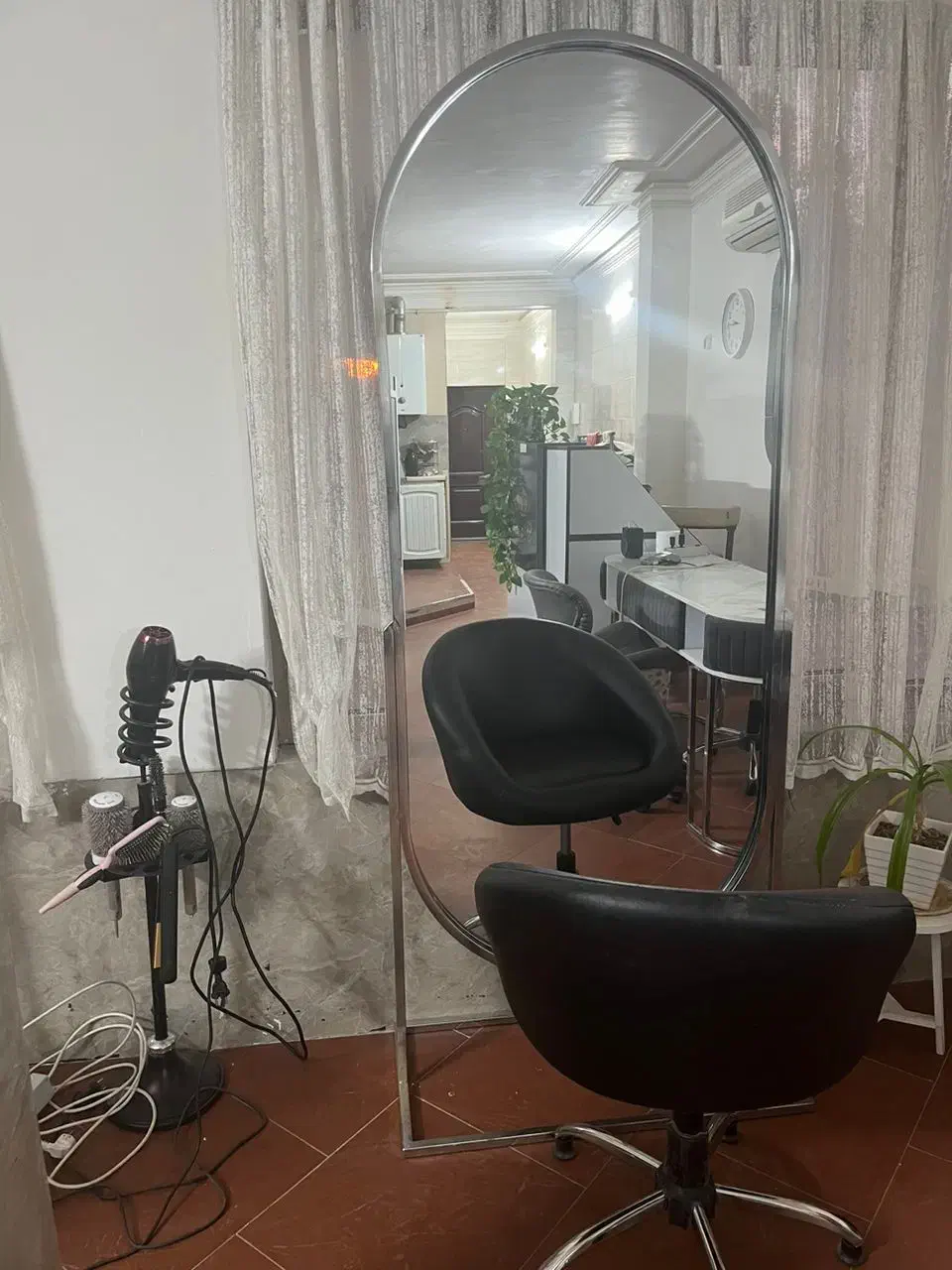 آینه|آرایشگاه و سالن‌های زیبایی|بروجرد, |دیوار