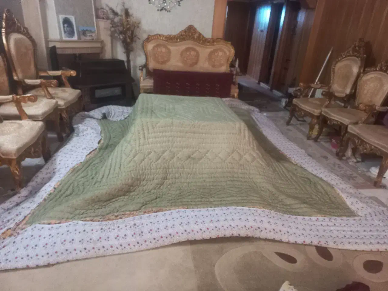 کرسی|رختخواب، بالش، پتو|مشهد, فرهنگ|دیوار