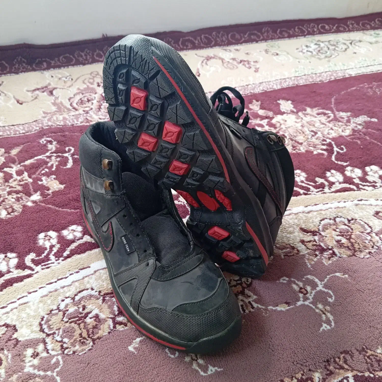 گفش|کیف، کفش، کمربند|کبودرآهنگ, |دیوار