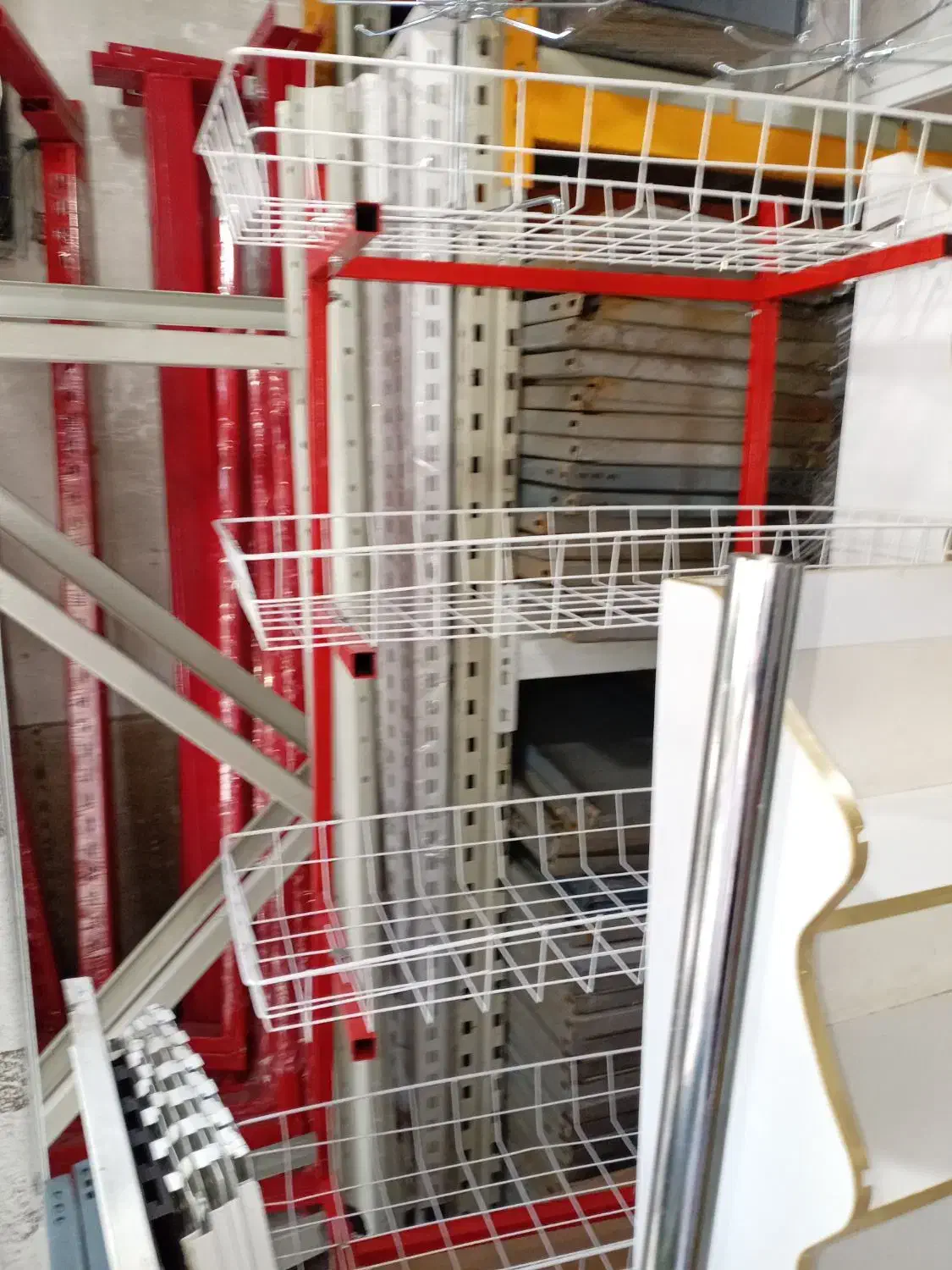 فروش سبد کیک و چیپس پفک دیواری. استند|فروشگاه و مغازه|مشهد, نوید|دیوار