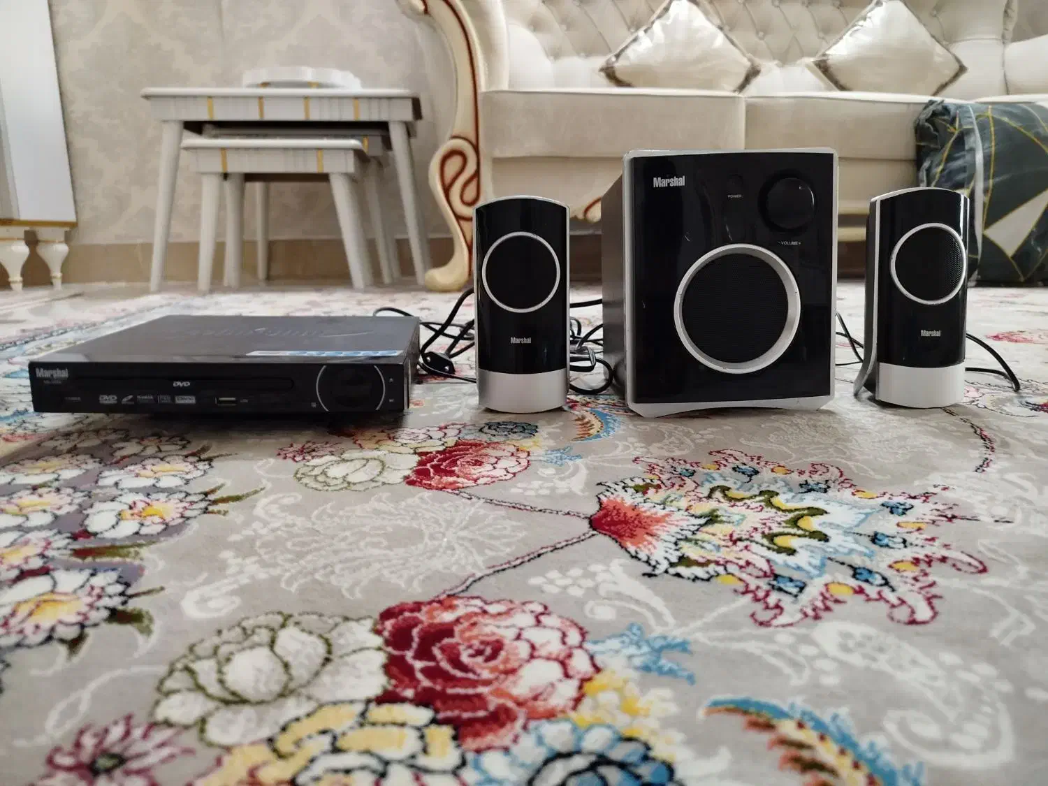 دی ویدی|پخش‌کننده DVD و ویدیو|رباط‌کریم, رباط‌کریم|دیوار