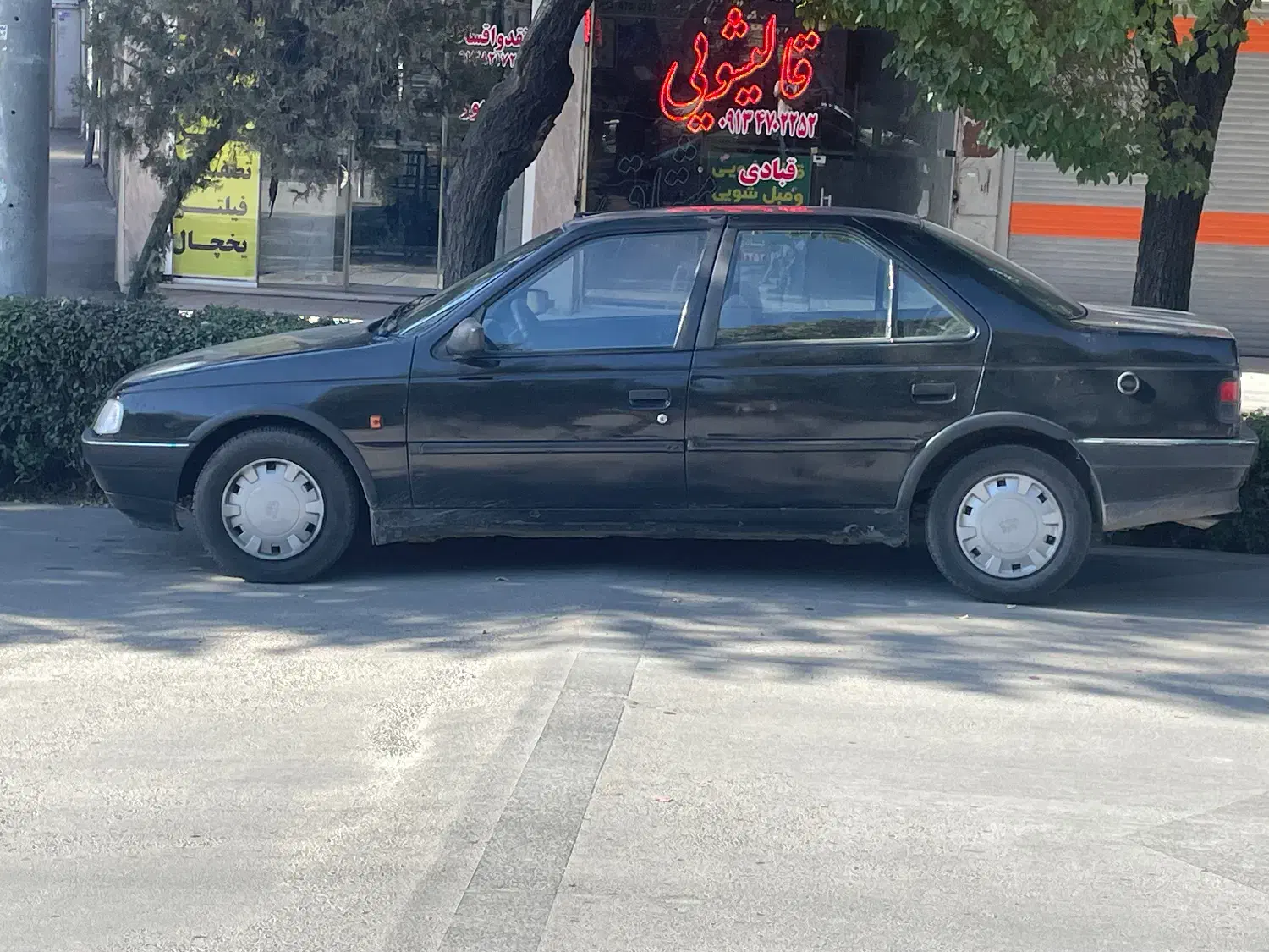 405 مشکی مدل ۸۳|خودرو سواری و وانت|شهرضا, |دیوار