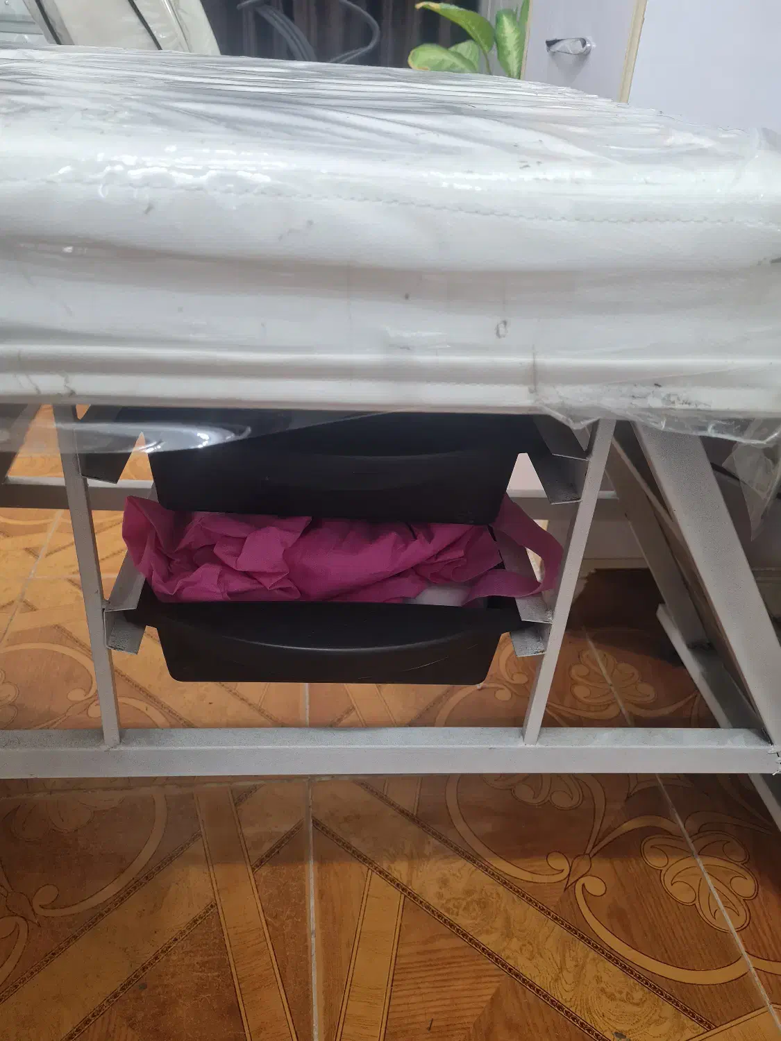 تخت مژه و اپلاسیون|آرایشگاه و سالنهای زیبایی|آستانه اشرفیه, |دیوار