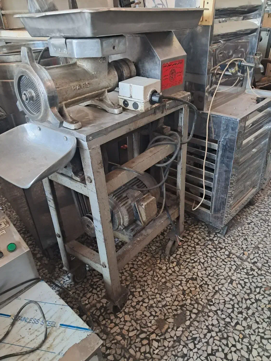 چرخ گوشت ۴۲ صنعتی مارک پارس|کافیشاپ و رستوران|خمینیشهر, |دیوار