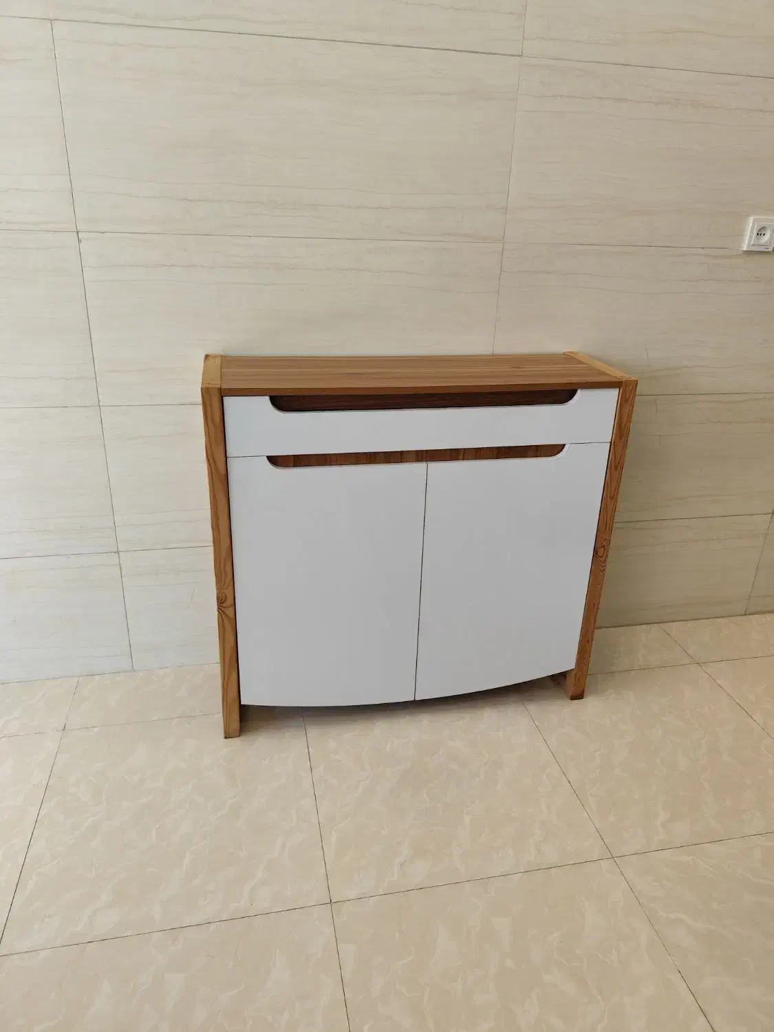 جاکفشی|جاکفشی، کمد، دراور|یزد, |دیوار