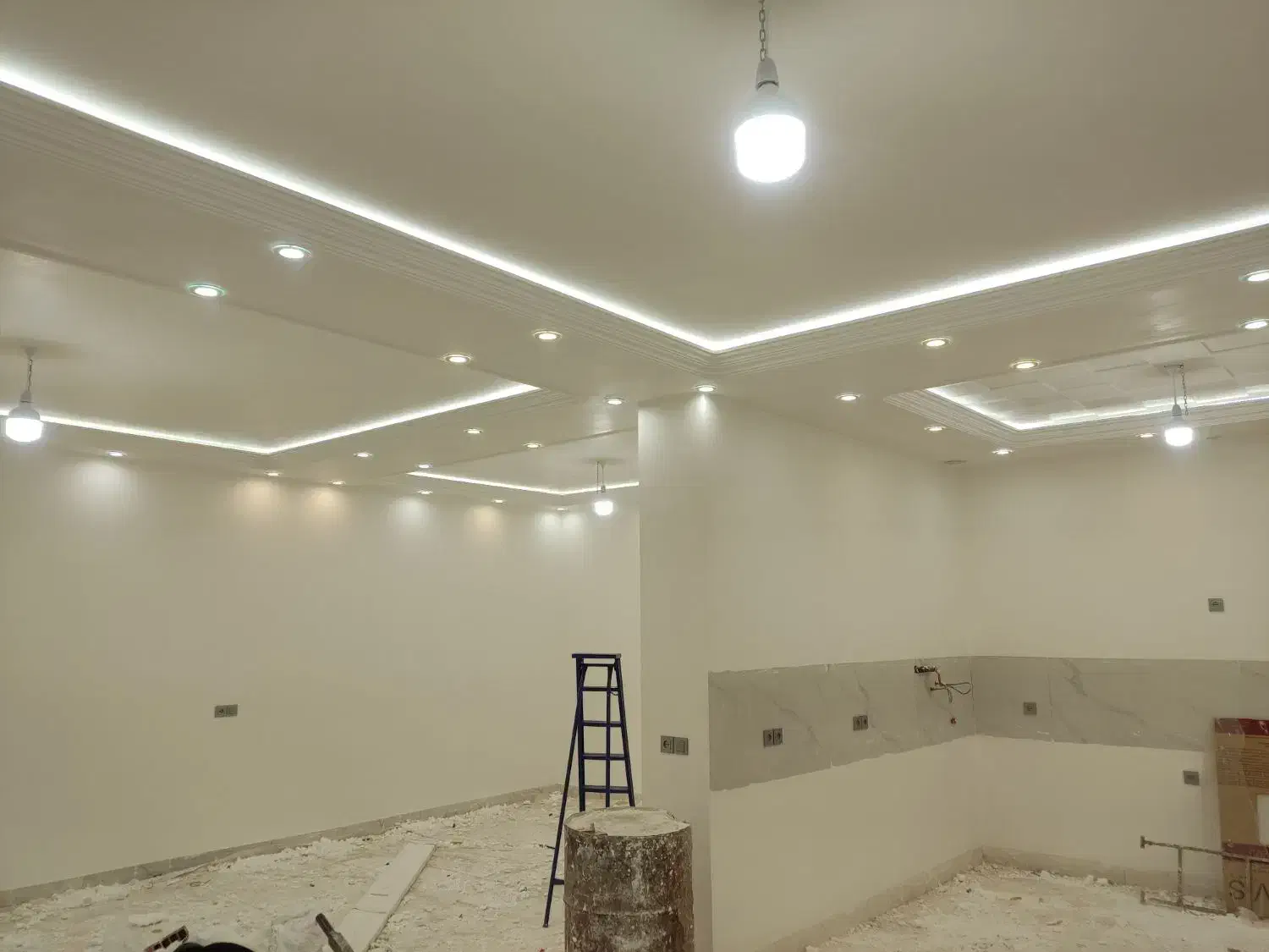 خدمات برق و دوربین و دزدگیر و آیفون|خدمات پیشه و مهارت|زرند, |دیوار