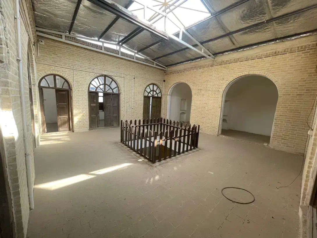 اجاره تیمچه ۳۰۰ متری بر اصلی خیابان قیام|اجارهٔ مغازه و غرفه|یزد, |دیوار